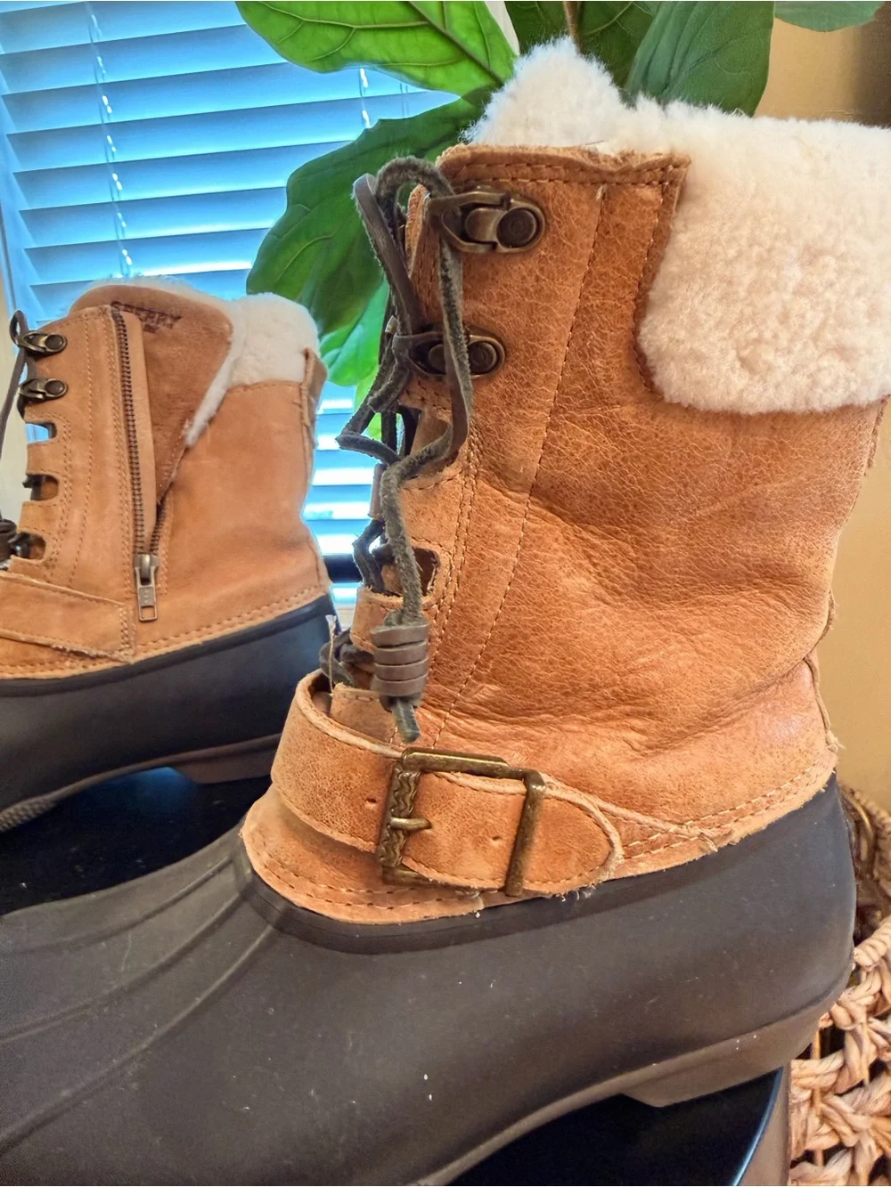 Sperry Saltwater Misty Duck Boot Thinsulate Real FUR Lined Leather Women’s 9